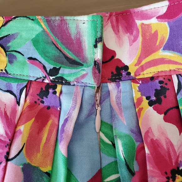 VINTAGE Large Pleat Floral Skirt - Picture 7 of 11
